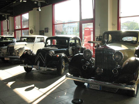 deposito ed esposizione auto d'epoca vicino Milano Como Varese Novara (4)